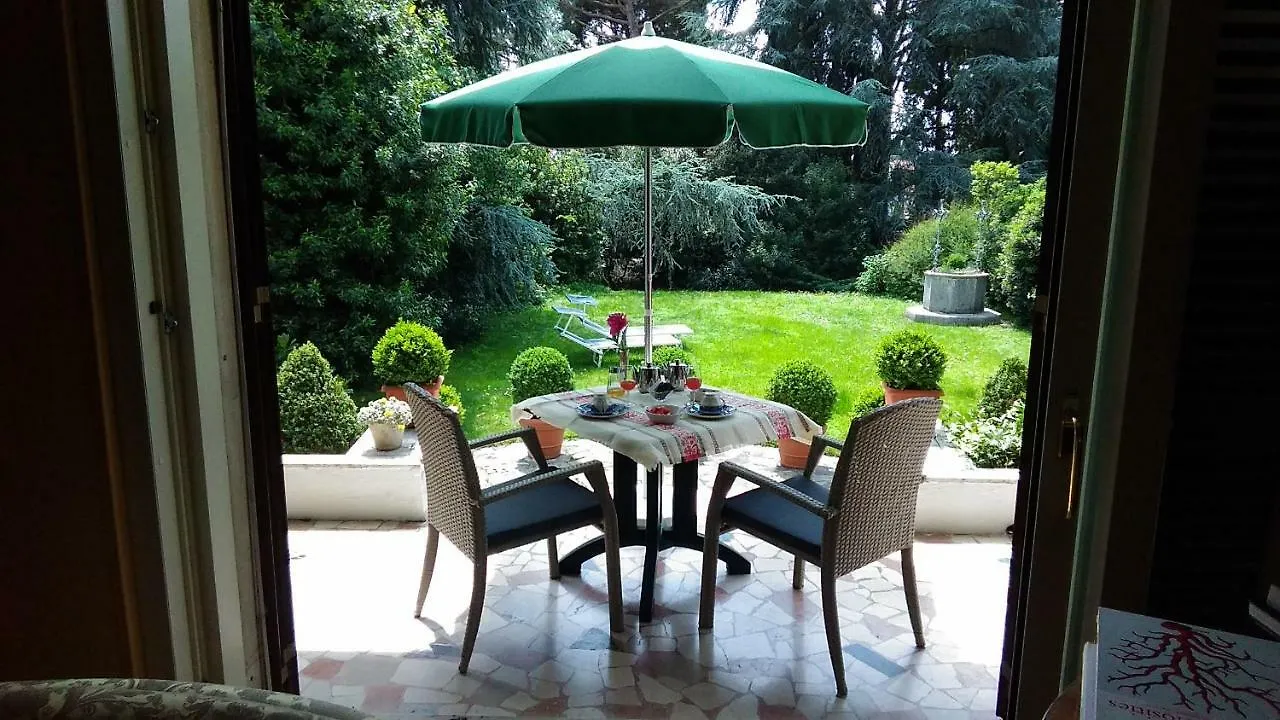 B&B La Villa Mediterranea Passirano Italy